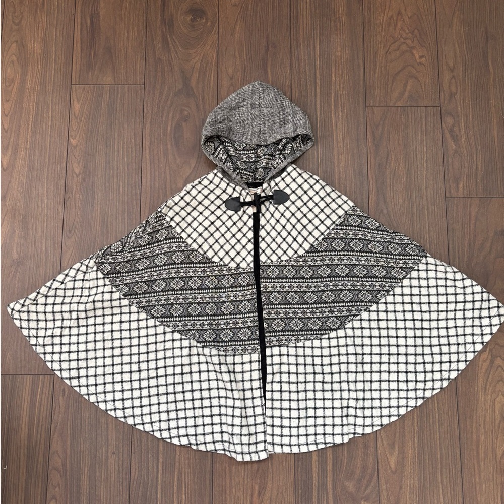Flying Tomato Black and White Patterned Cape